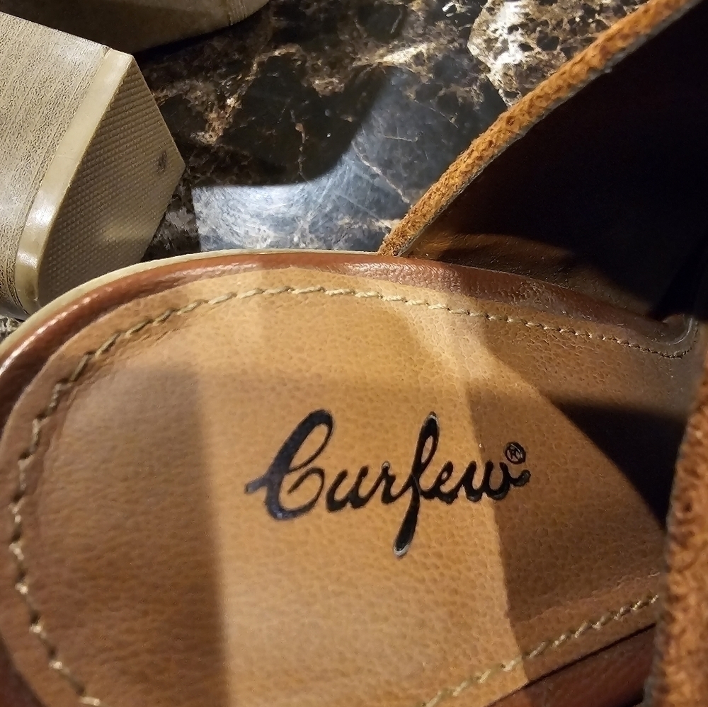 Curfew Fuax Seude Block Heel Buckle Strap Peep Toe Ankle Boots Size 7 - Picture 4 of 7